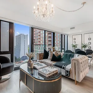 Yorkville Plaza - Pool & Hot Tub Apartment