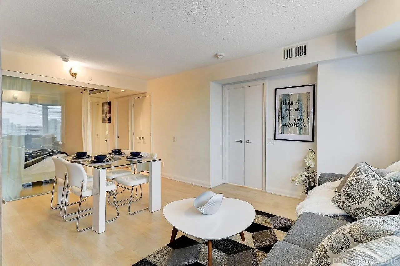 Holiday home Presidential Yorkville Suite By Instant Suites Toronto